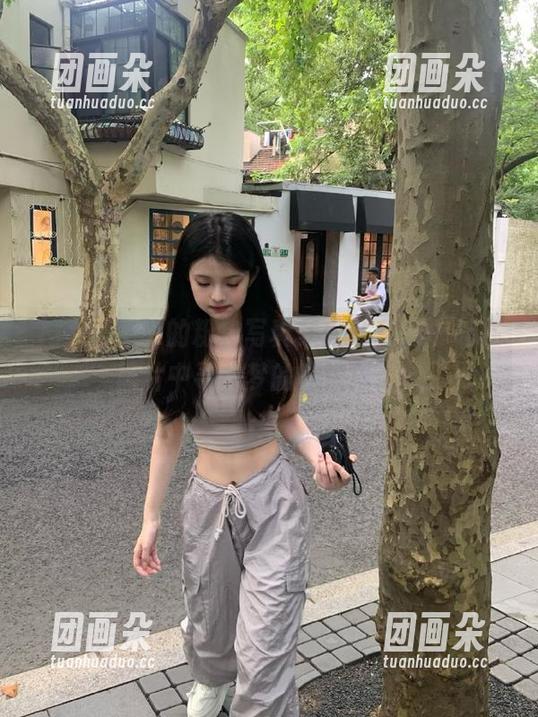 Tiny Asa的粉色写真集：让我们一起在照片中寻找梦的味道！.txt
